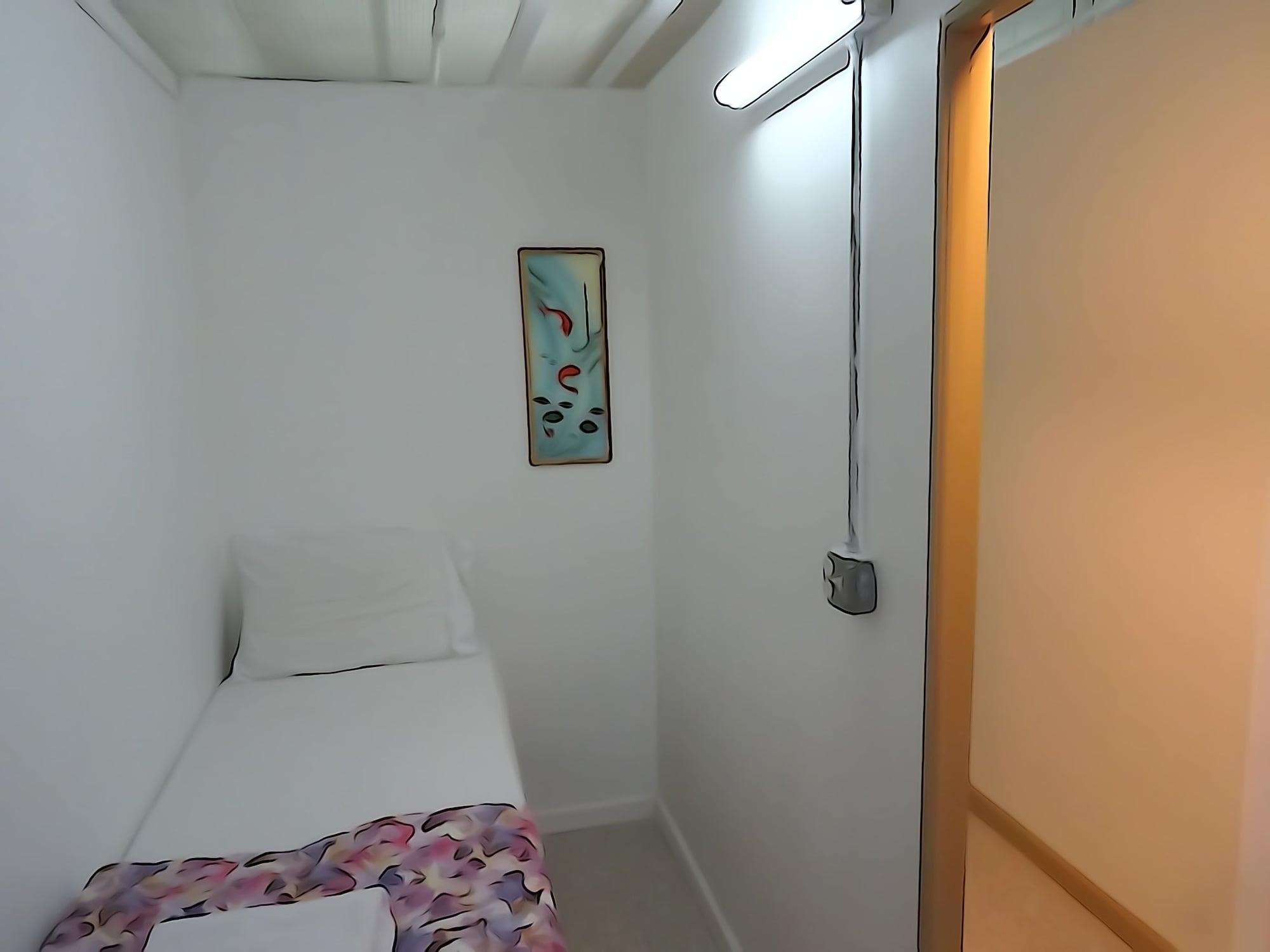 Bowery Grand Hostal
